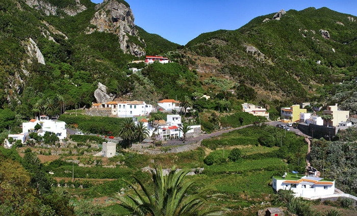 Excursion Trekking in the anaga massif, with traditional food tasting and customs show